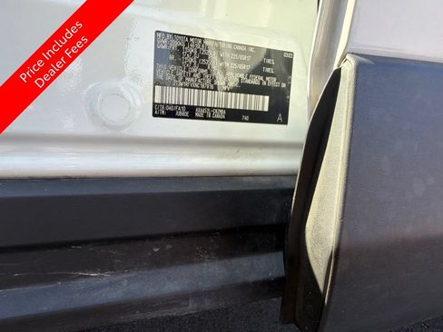 Used 2022 Toyota RAV4 XLE FWD image 15