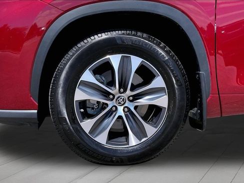 Used 2023 Toyota Highlander XLE AWD/4WD image 34