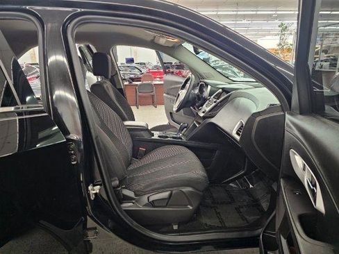 Used 2017 Chevrolet Equinox LT image 28