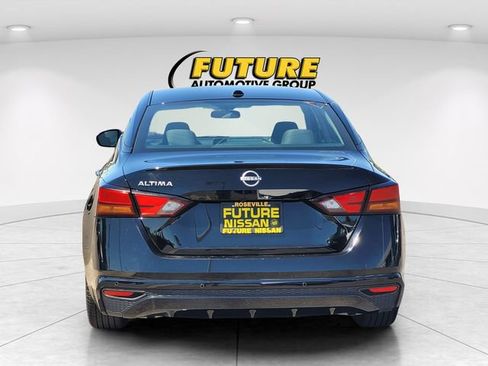 Certified 2025 Nissan Altima 2.5 SV FWD image 8