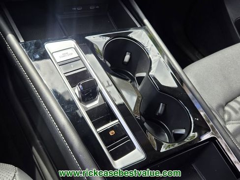 Used 2024 Volkswagen Atlas SE FWD image 26