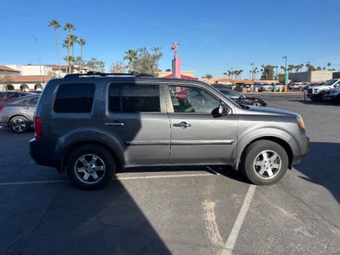 Used 2010 Honda Pilot Touring image 3