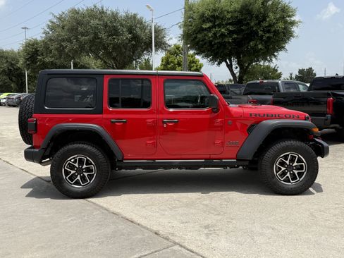 Used 2024 Jeep Wrangler Unlimited Rubicon AWD/4WD image 3