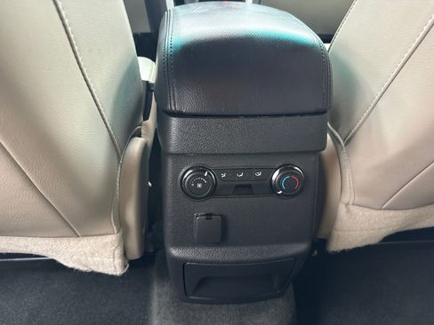 Used 2014 Ford Explorer XLT w/ Equipment Group 202A AWD/4WD image 37