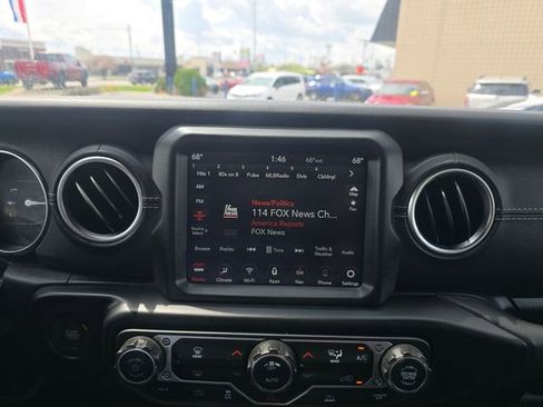 Used 2022 Jeep Wrangler Unlimited Sahara AWD/4WD image 17
