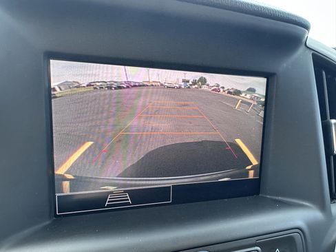 Used 2024 GMC Terrain SLE image 17