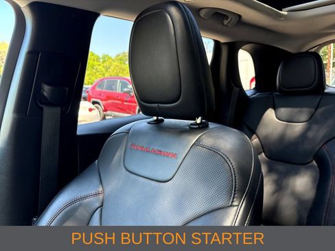 Used 2022 Jeep Cherokee Trailhawk w/ Sun, Sound & Nav Group AWD/4WD image 4
