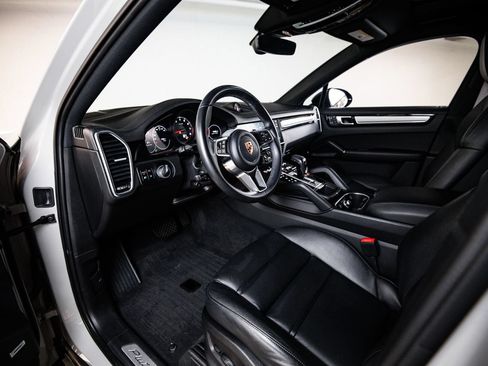 Certified 2023 Porsche Cayenne Platinum Edition AWD/4WD image 4