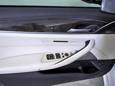 Used 2018 BMW 530i RWD image 21