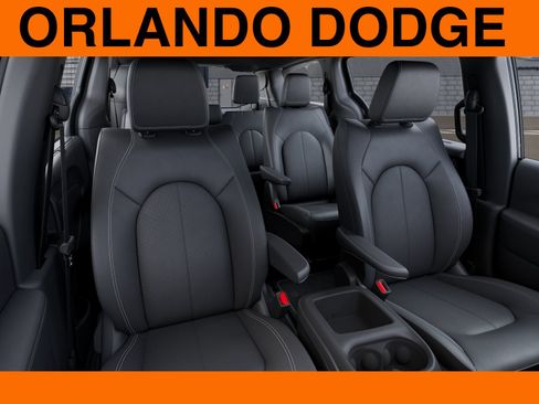New 2026 Chrysler Pacifica Select image 16