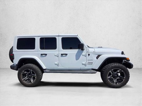 Used 2018 Jeep Wrangler Unlimited Sahara w/ LED Lighting Group AWD/4WD image 4