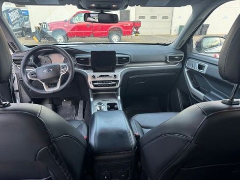 Used 2024 Ford Explorer XLT w/ Equipment Group 202A AWD/4WD image 14