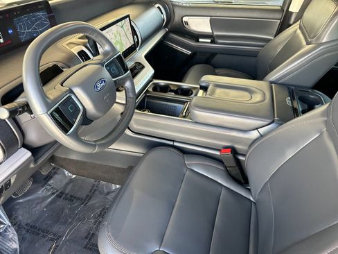 Used 2025 Ford Expedition Active AWD/4WD image 11