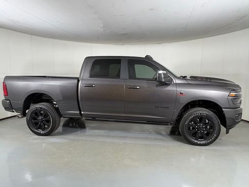 Used 2025 RAM 2500 Laramie AWD/4WD image 9