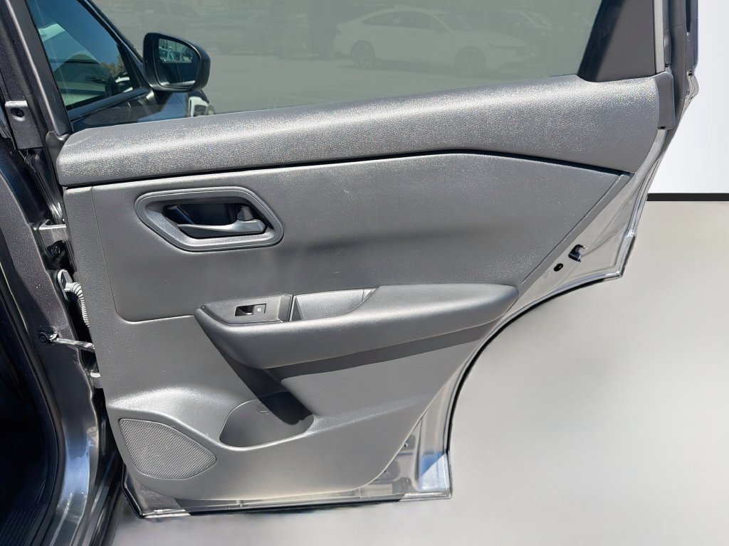 Used 2025 Nissan Rogue S FWD image 30