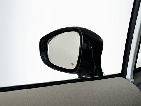 Used 2024 Chrysler Pacifica Touring-L image 16