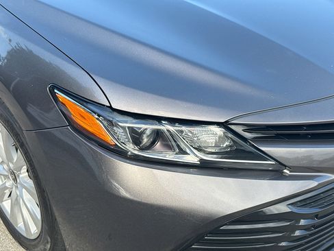 Used 2020 Toyota Camry LE FWD image 33