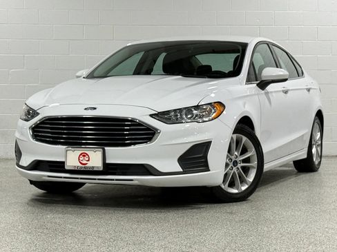 Used 2020 Ford Fusion SE FWD image 2