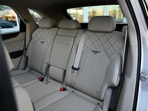 Used 2022 Bentley Bentayga image 38