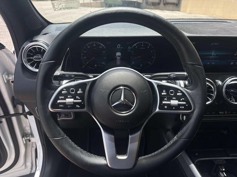 Used 2022 Mercedes-Benz GLB 250 image 23
