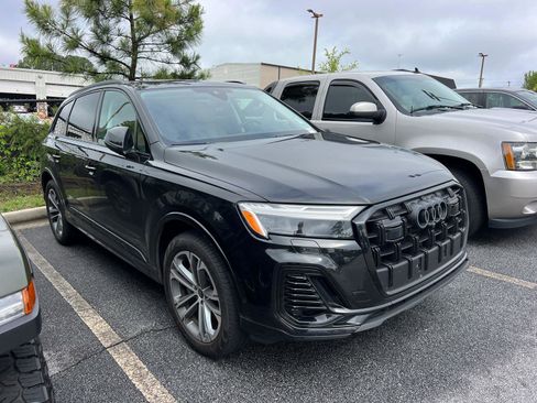 Used 2025 Audi Q7 2.0T Premium w/ Convenience Plus Package AWD/4WD image 3