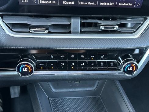 Used 2025 Chevrolet Equinox LT w/ Convenience Package II FWD image 23