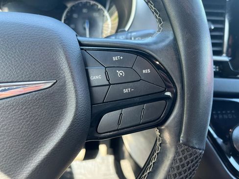 Used 2020 Chrysler Pacifica Touring-L Plus w/ S Appearance Package FWD image 18