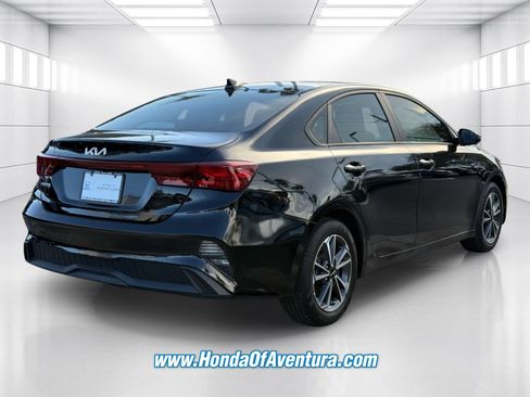 Used 2023 Kia Forte LXS w/ LXS Technology Package FWD image 5