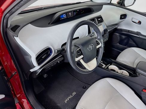 Used 2016 Toyota Prius Four Touring w/ Premium Convenience Package image 9