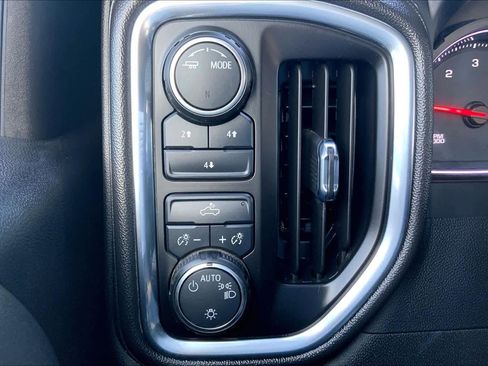 Used 2022 Chevrolet Silverado 2500 LT image 36