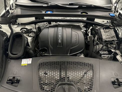 Used 2021 Porsche Macan AWD/4WD image 11