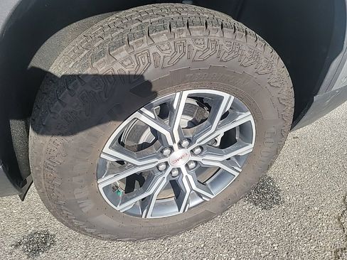 Certified 2025 GMC Acadia AT4 w/ Super Cruise Package image 9