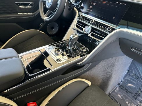 New 2025 Bentley Flying Spur Plug-In Hybrid image 2