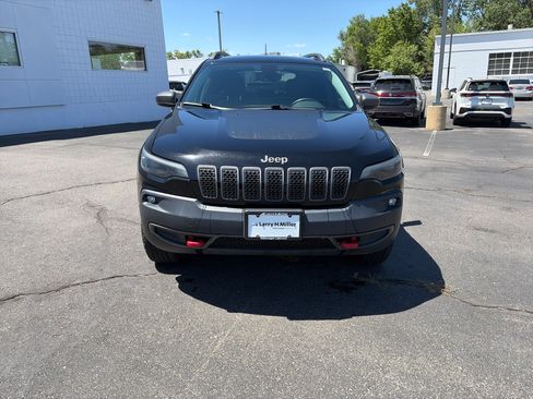 Used 2019 Jeep Cherokee Trailhawk w/ Comfort/Convenience Group AWD/4WD image 2