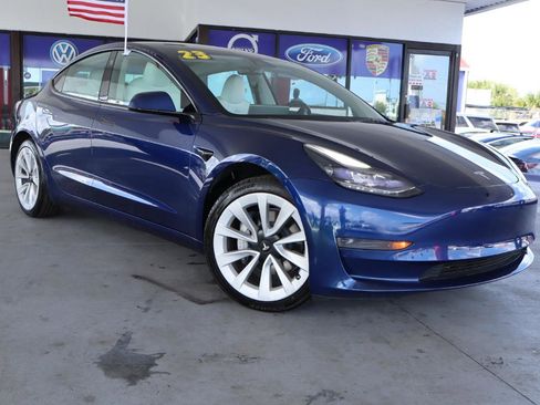 Used 2023 Tesla Model 3 Standard Range image 3