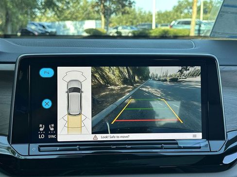 New 2026 Volkswagen Atlas SE image 17