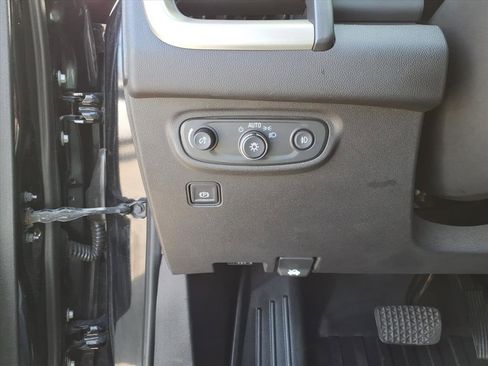 Used 2020 GMC Terrain Denali w/ Denali Premium Package FWD image 18