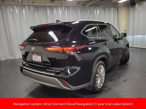Used 2025 Toyota Highlander Platinum image 8