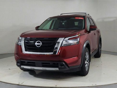 Used 2024 Nissan Pathfinder SL image 2