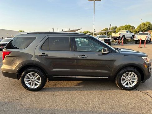Used 2017 Ford Explorer XLT w/ Equipment Group 202A FWD image 7