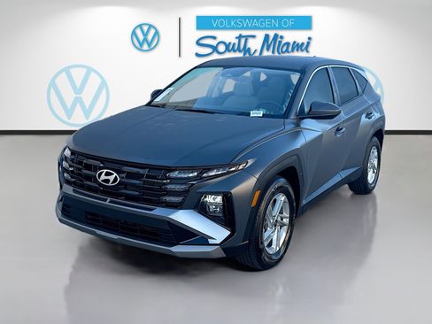 Used 2025 Hyundai Tucson SE image 3