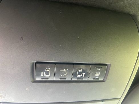 Used 2018 Dodge Grand Caravan SXT w/ Driver Convenience Group FWD image 13