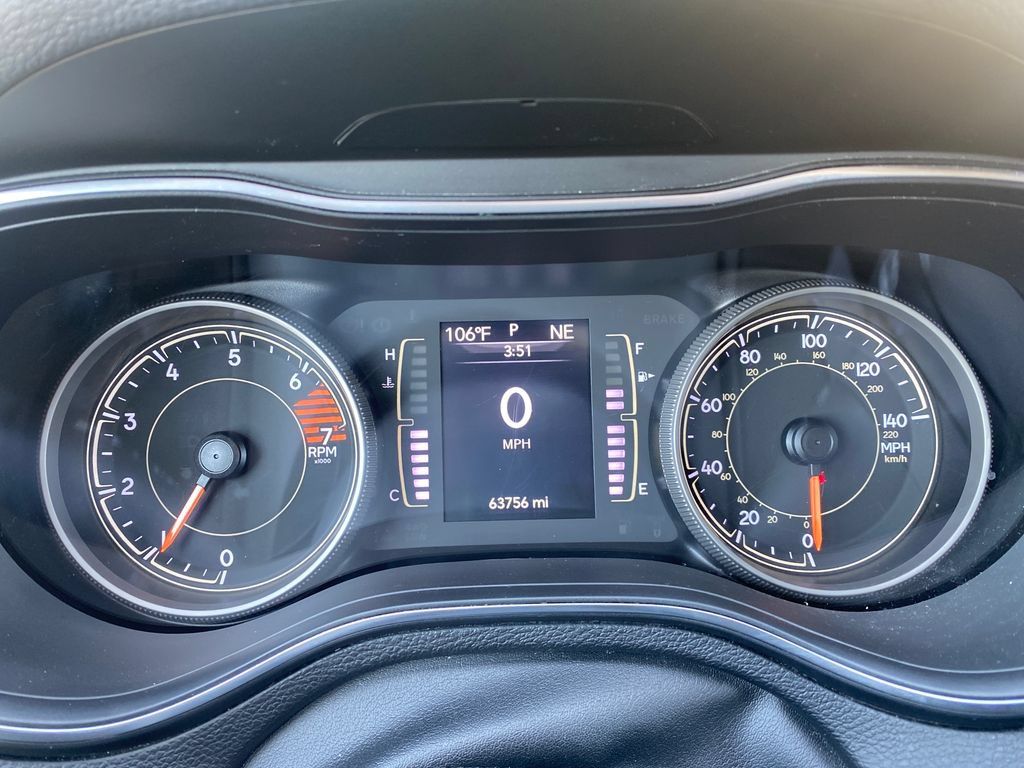 Used 2021 Jeep Cherokee Latitude Plus AWD/4WD image 16