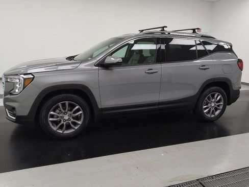 Used 2023 GMC Terrain SLT w/ Tech Package AWD/4WD image 2