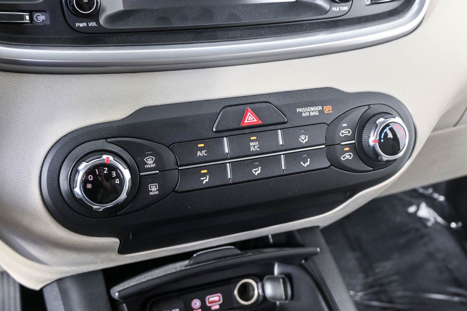 Used 2019 Kia Sorento FWD image 15