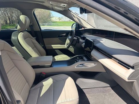Certified 2025 Lincoln Nautilus Reserve AWD/4WD image 19