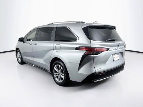 Certified 2025 Toyota Sienna Limited FWD image 13