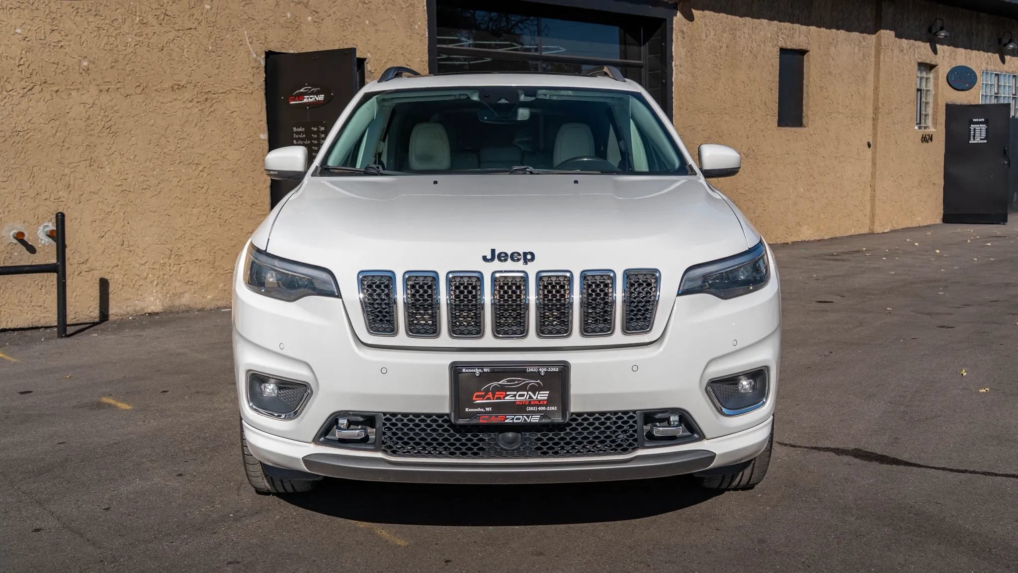 Used 2019 Jeep Cherokee Overland w/ Technology Group AWD/4WD image 3