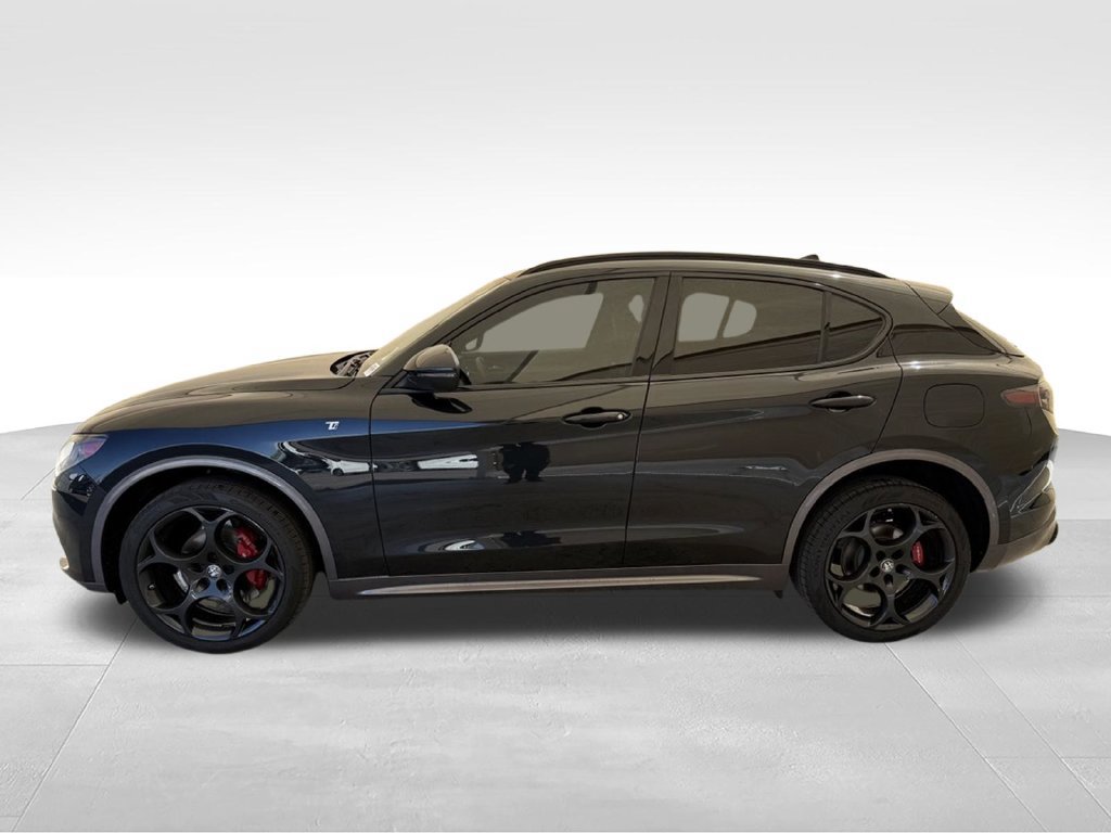 Used 2024 Alfa Romeo Stelvio Ti w/ Performance Driving Package AWD/4WD image 11