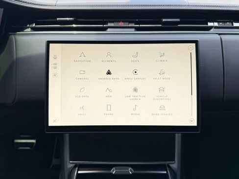 Certified 2025 Land Rover Range Rover SE AWD/4WD image 24